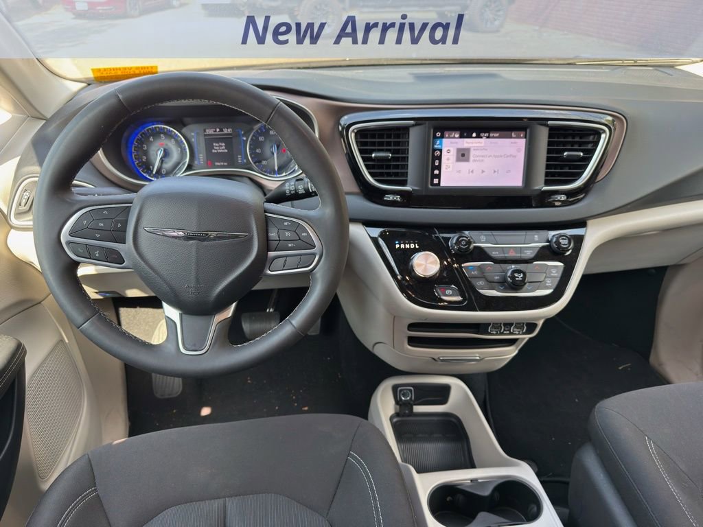 Used 2023 Chrysler Voyager LX image 8