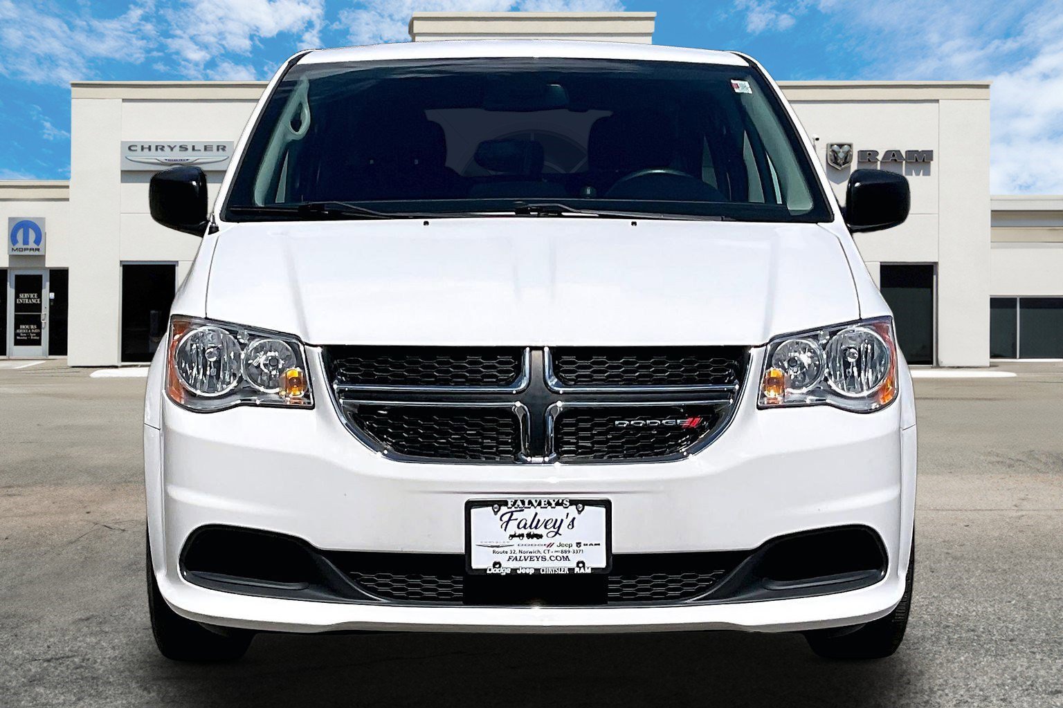 Used 2019 Dodge Grand Caravan SE FWD image 3