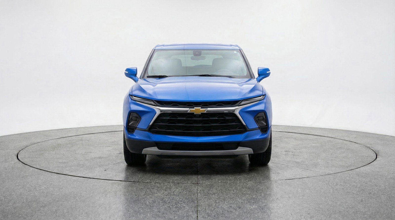 Used 2025 Chevrolet Blazer LT image 2