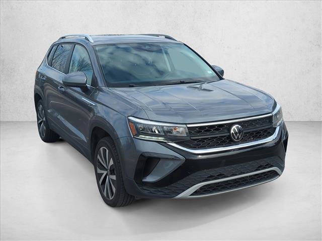 Used 2024 Volkswagen Taos SE image 3