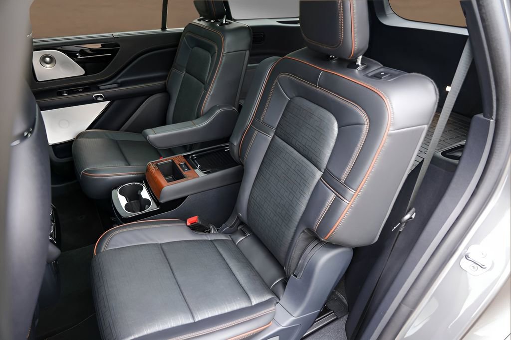 Used 2025 Lincoln Aviator Black Label image 25