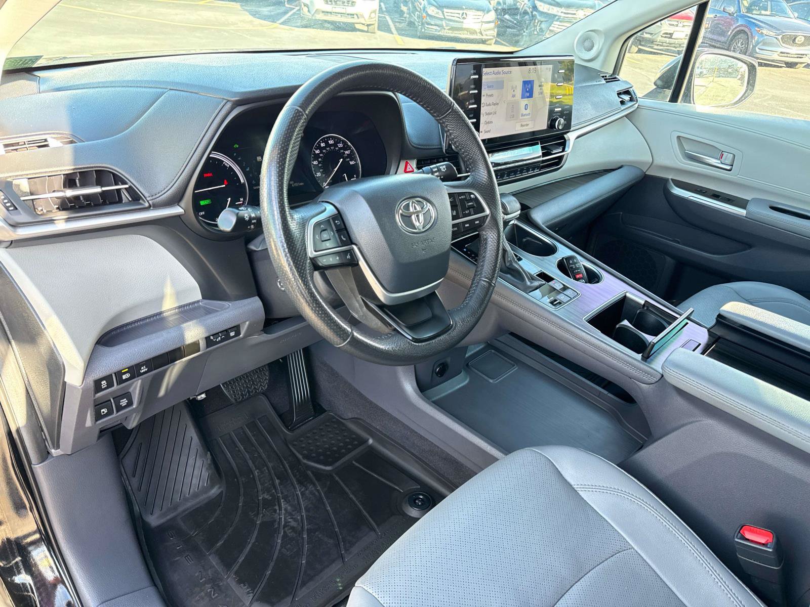 Used 2024 Toyota Sienna Limited AWD/4WD image 11