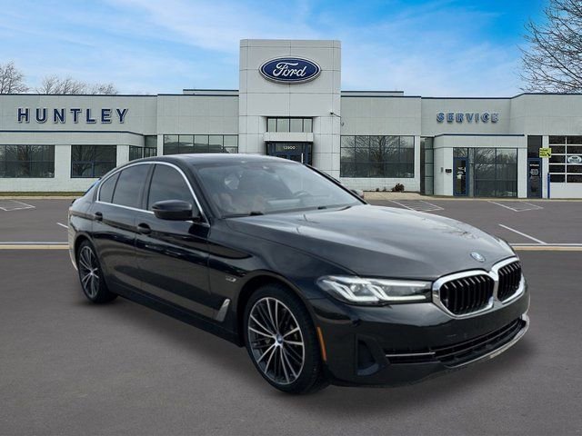 Used 2023 BMW 530e xDrive w/ Premium Package AWD/4WD image 3