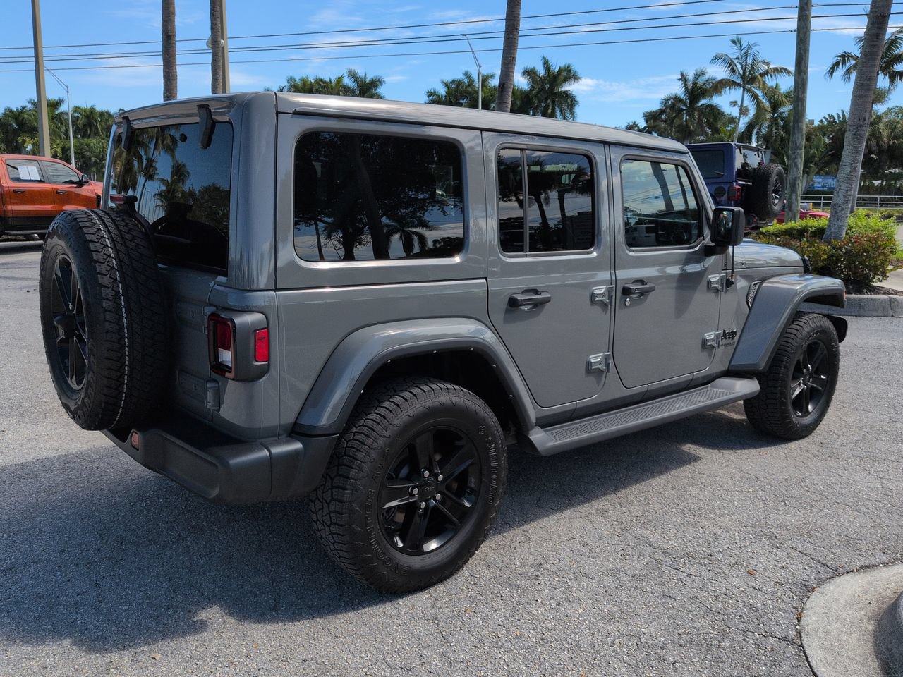 Used 2021 Jeep Wrangler Unlimited Sahara AWD/4WD image 5