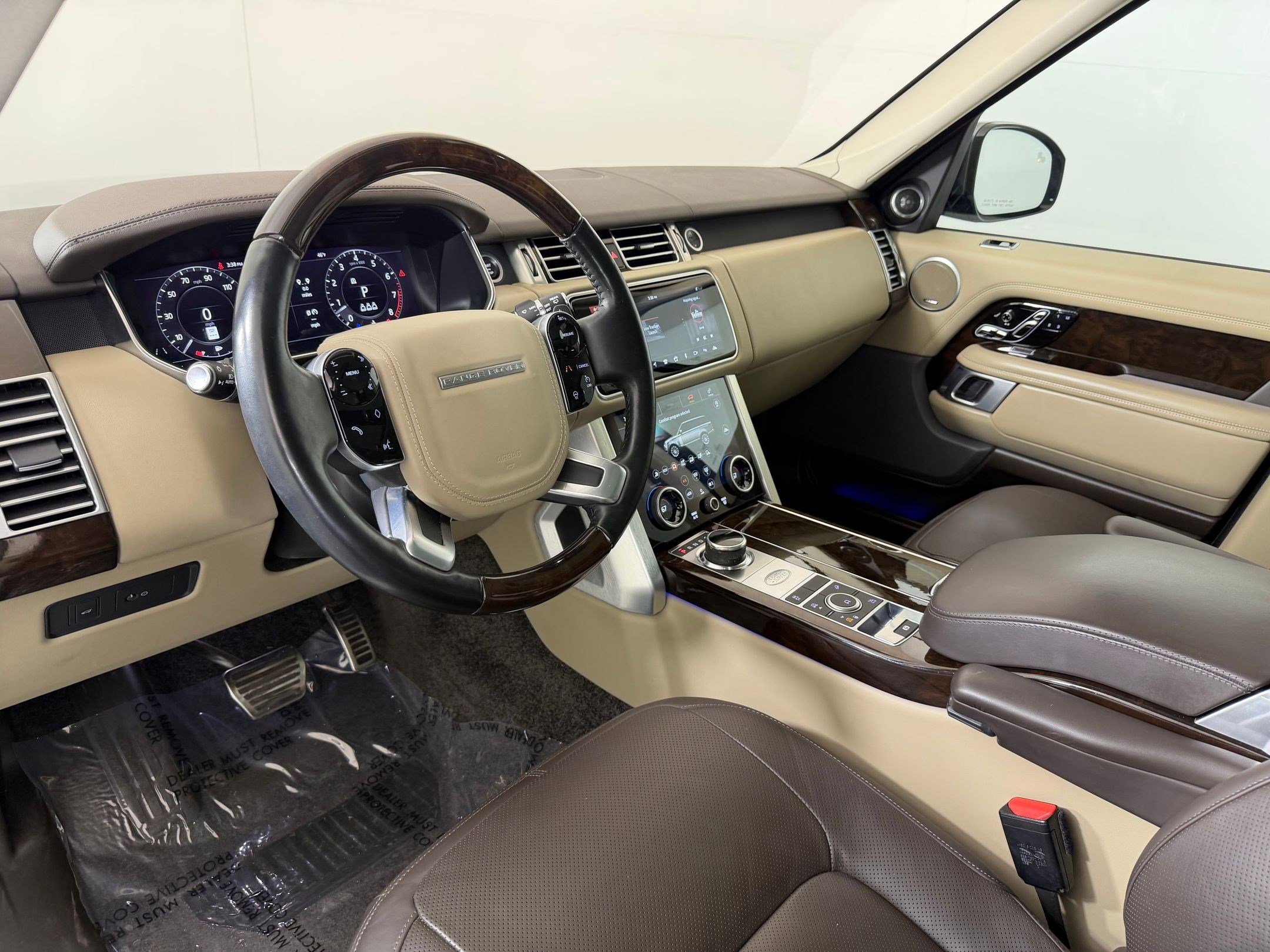 Used 2022 Land Rover Range Rover Westminster Edition image 4