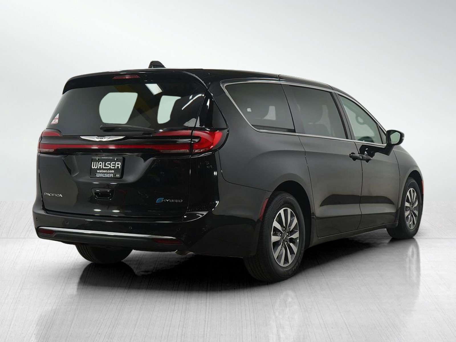 Used 2023 Chrysler Pacifica Touring-L image 5