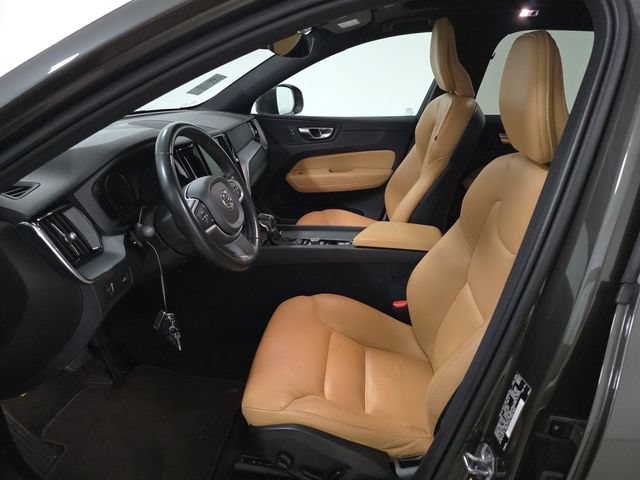 Used 2020 Volvo XC60 T5 Momentum FWD image 8