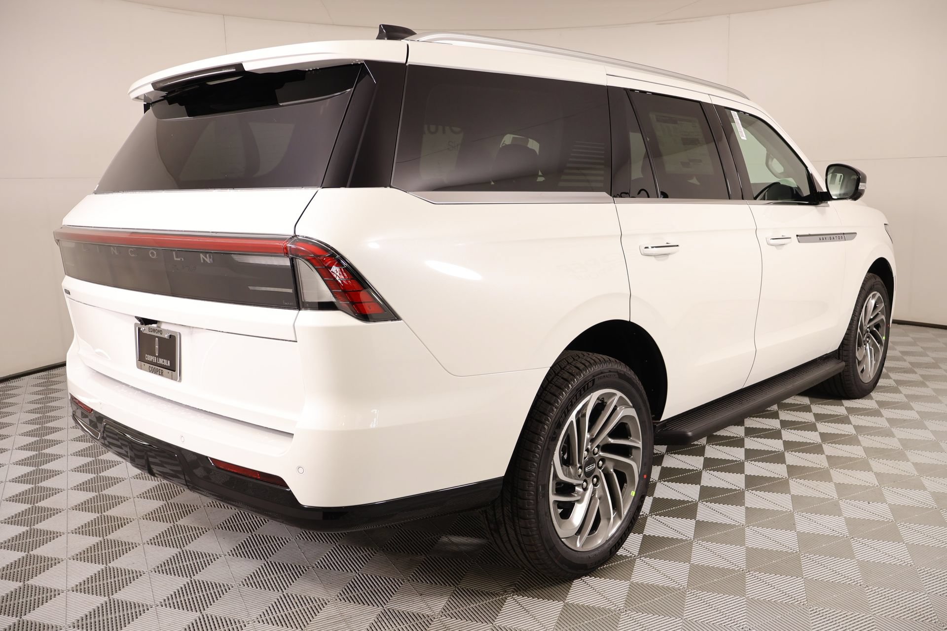 New 2026 Lincoln Navigator Premiere AWD/4WD image 21