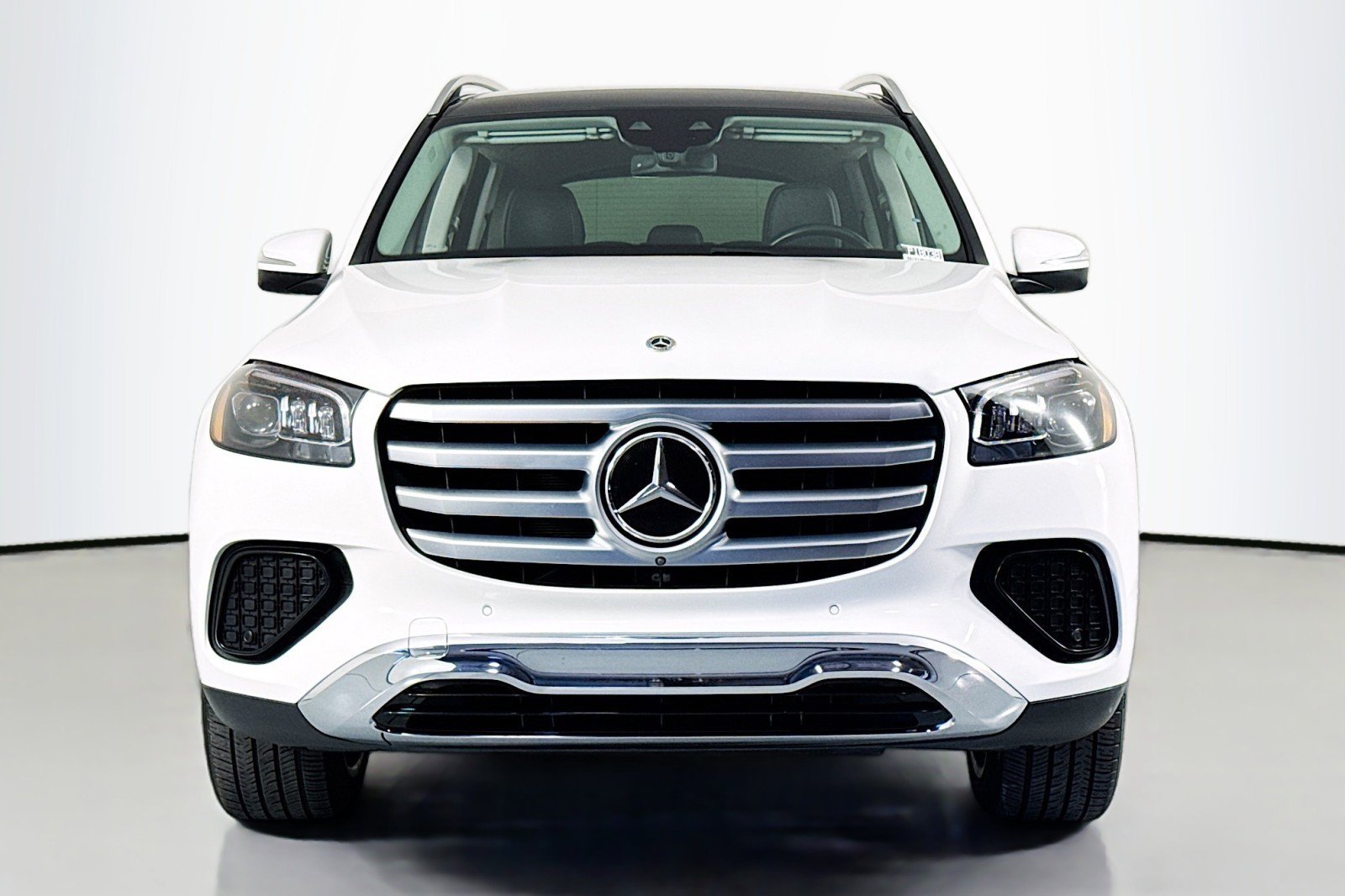 Used 2024 Mercedes-Benz GLS 450 4MATIC image 3