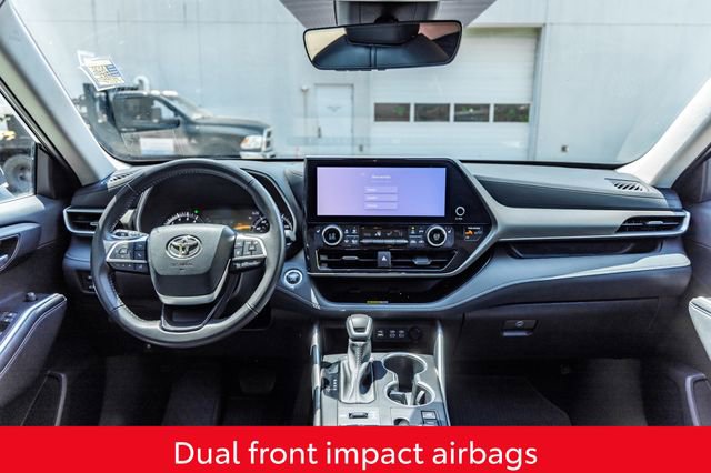 Used 2023 Toyota Highlander XLE AWD/4WD image 28