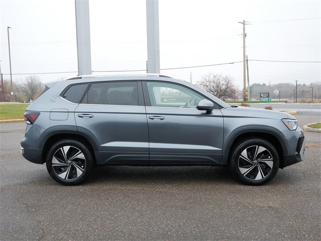 Certified 2025 Volkswagen Taos SE image 8