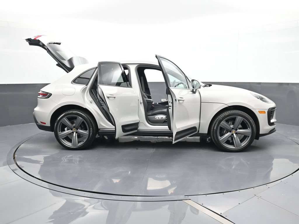 Certified 2026 Porsche Macan AWD/4WD image 34