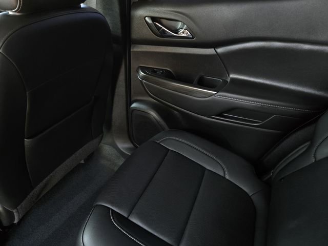 Used 2023 GMC Acadia SLT w/ Elevation Edition image 16