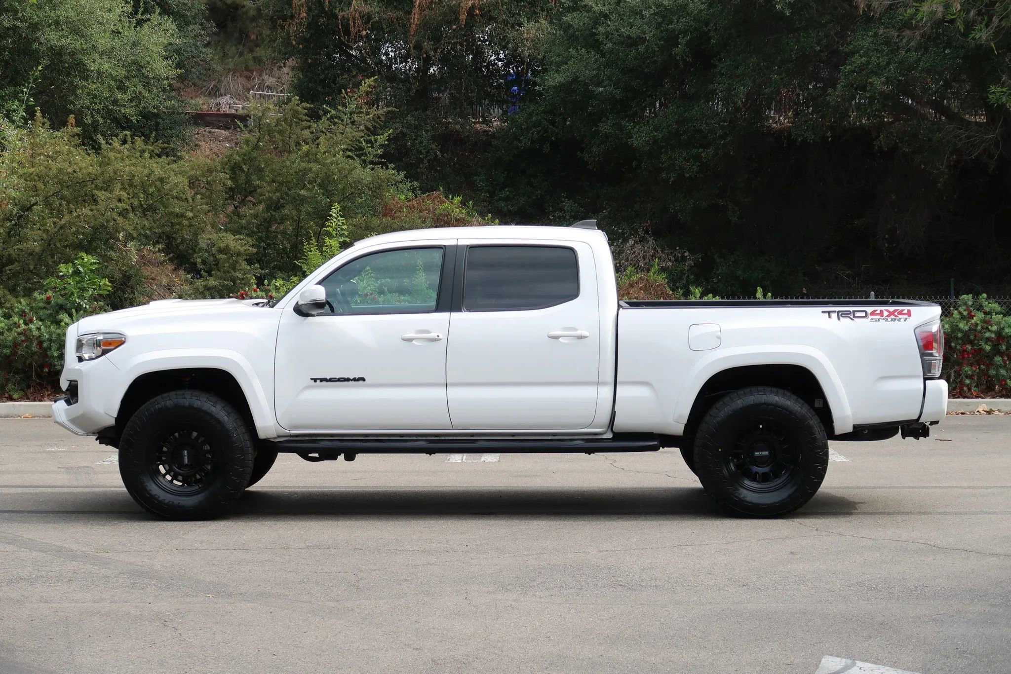 Used 2020 Toyota Tacoma TRD Sport w/ Technology Package AWD/4WD image 9