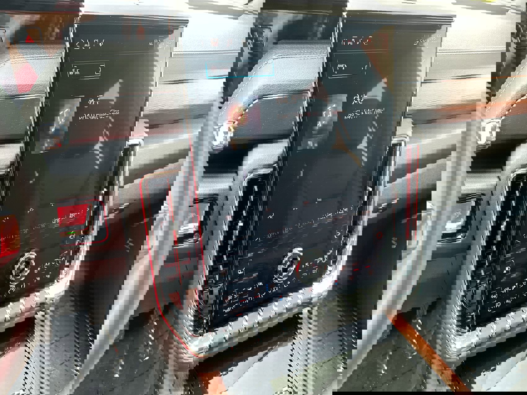 Used 2025 GMC Yukon XL Denali image 12