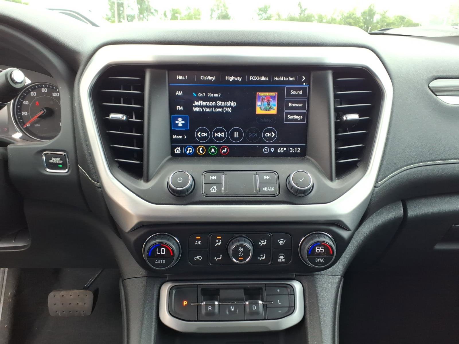 Used 2023 GMC Acadia SLT w/ LPO, Floor Liner Package FWD image 10