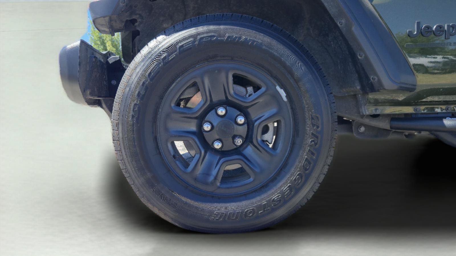 Used 2023 Jeep Gladiator Sport AWD/4WD image 11