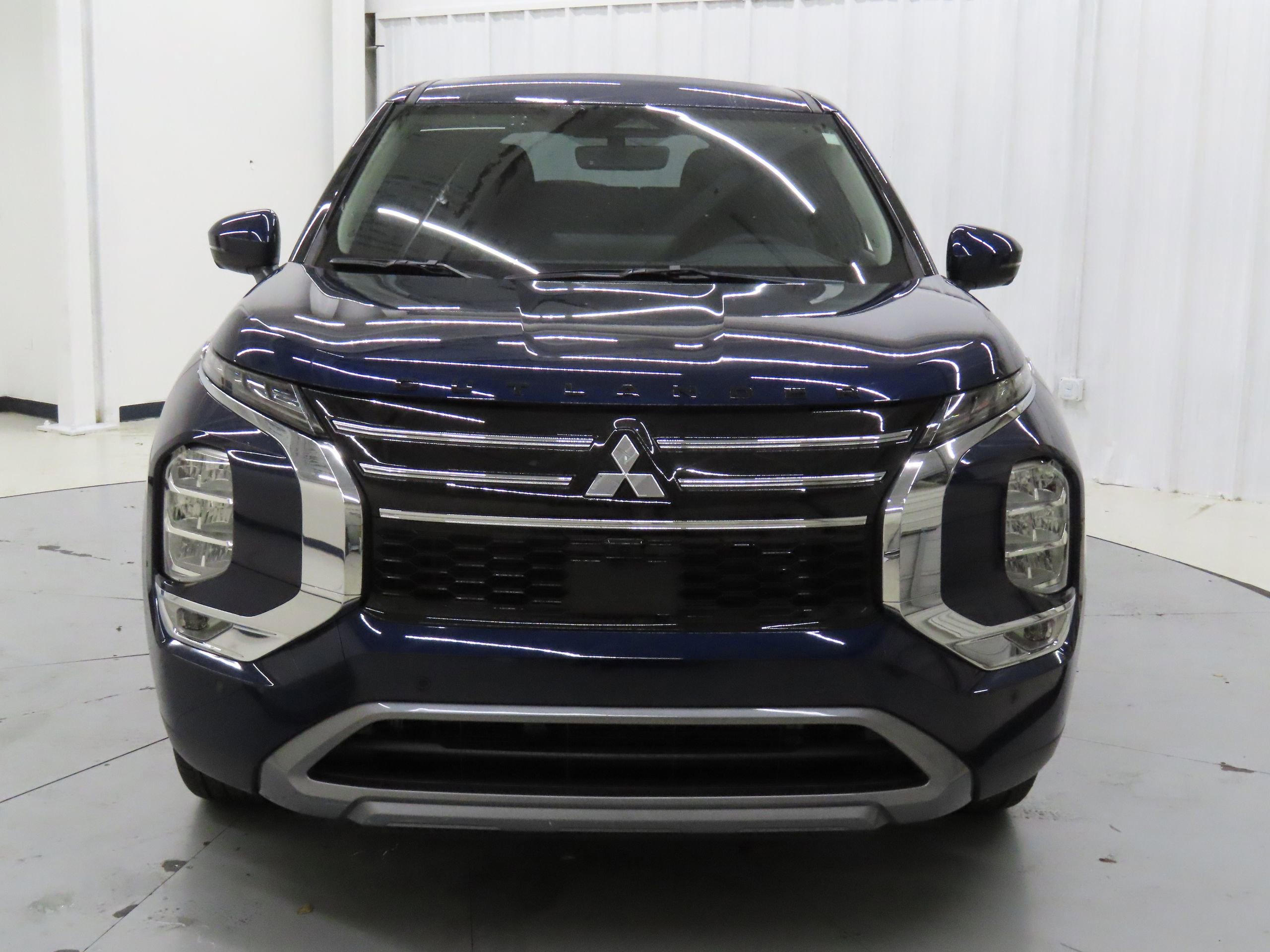 New 2025 Mitsubishi Outlander SE image 8