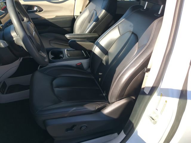 Used 2024 Chrysler Pacifica Touring-L FWD image 23