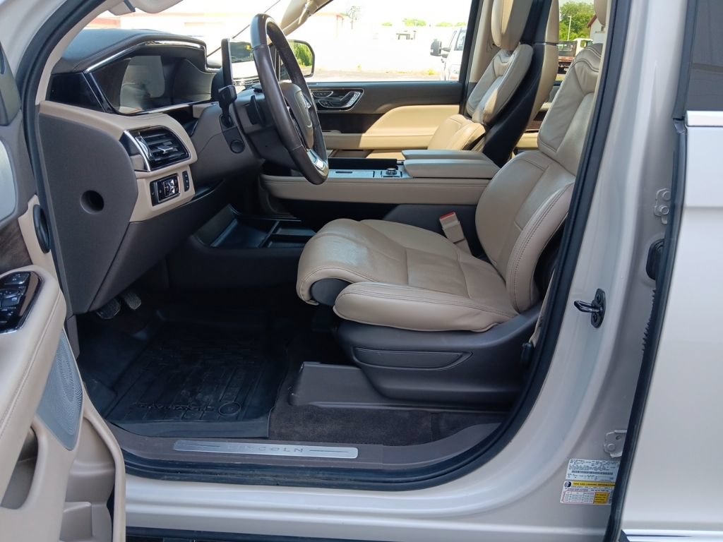 Used 2023 Lincoln Navigator L Reserve AWD/4WD image 30
