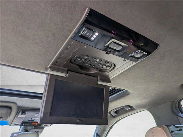 Used 2018 Cadillac Escalade ESV Platinum AWD/4WD image 18