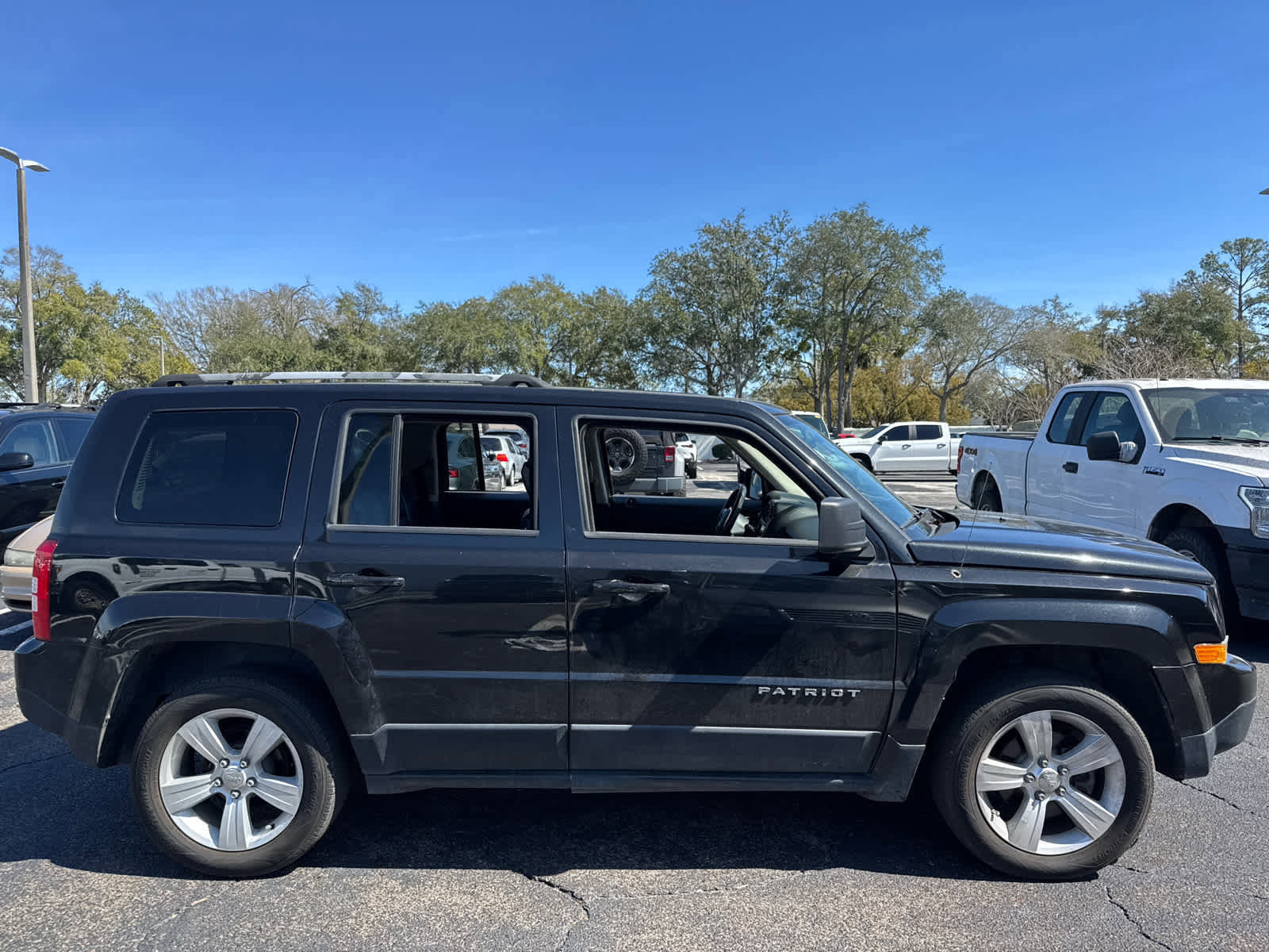 Used 2011 Jeep Patriot Latitude FWD image 3