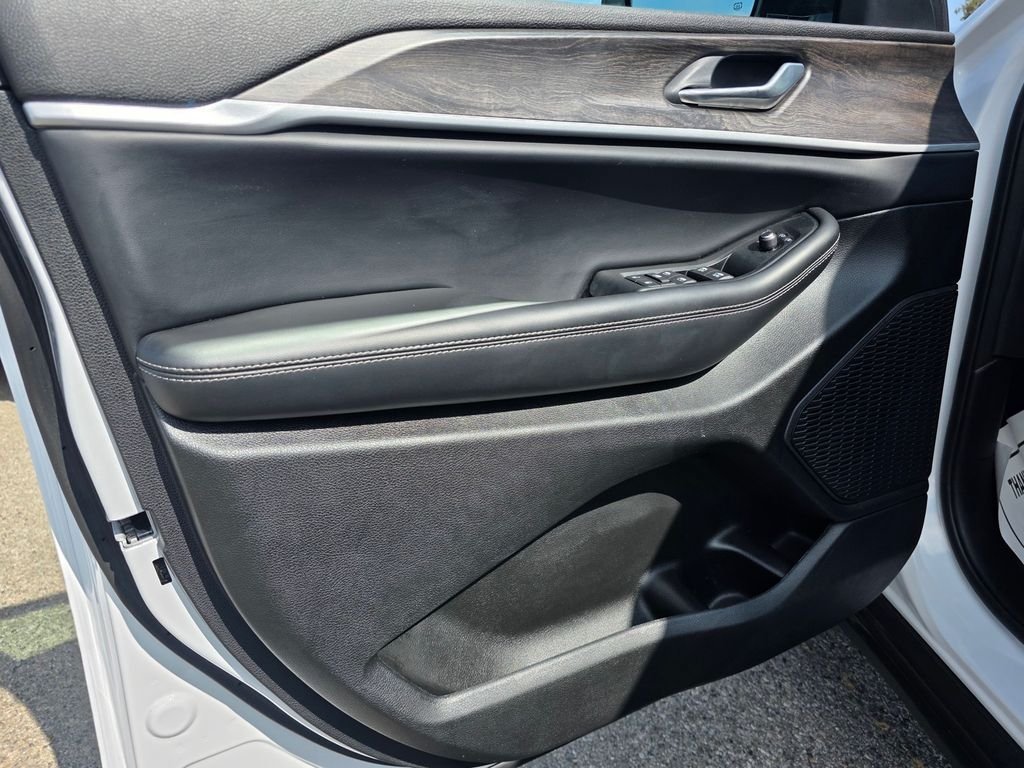 New 2026 Jeep Grand Cherokee Altitude RWD image 8
