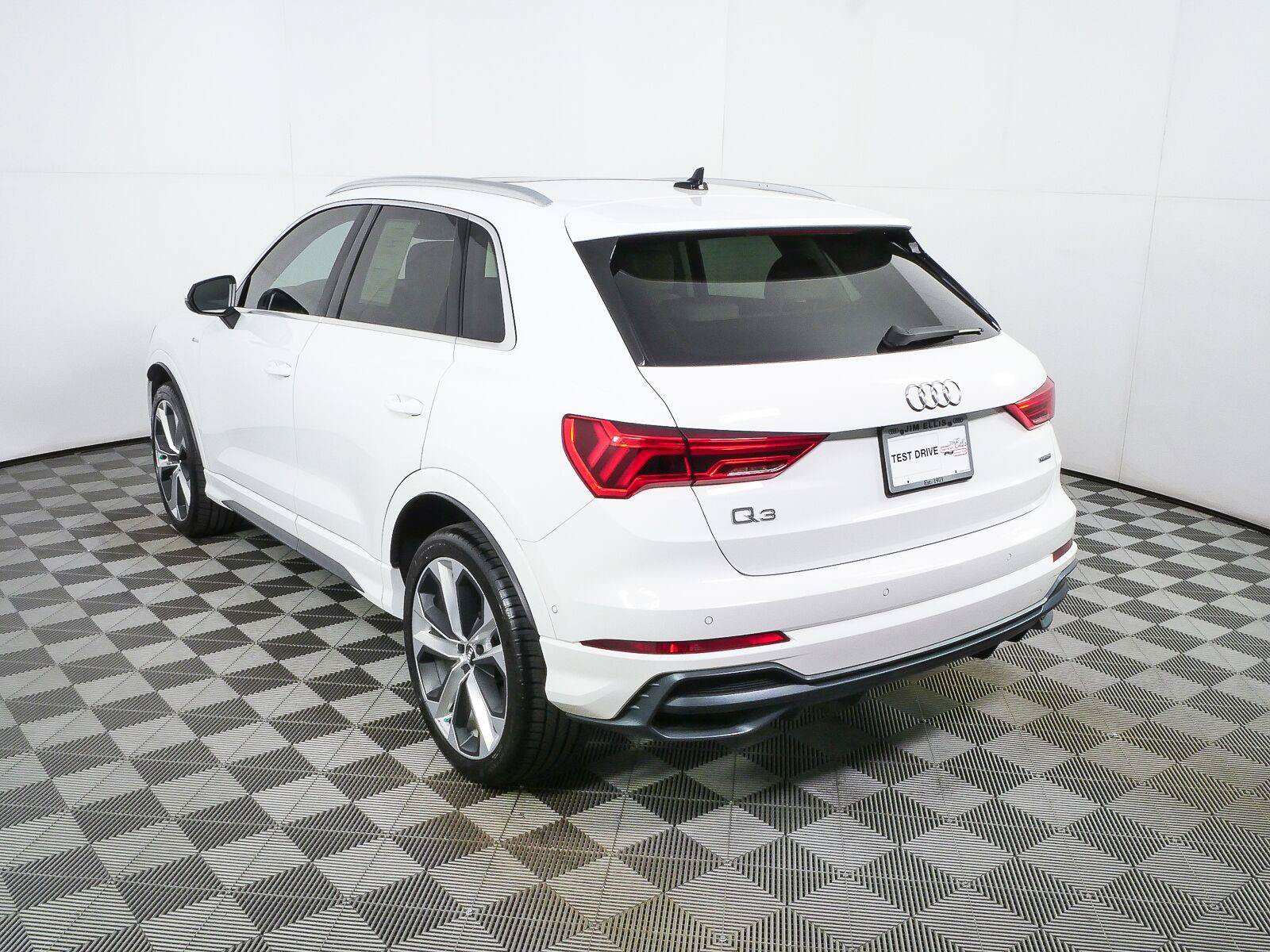 Used 2020 Audi Q3 2.0T Prestige AWD/4WD image 26