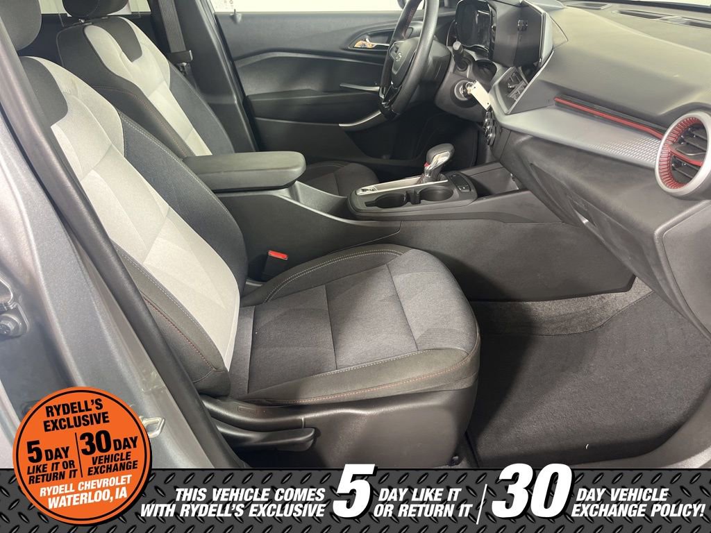 Certified 2025 Chevrolet Trax RS w/ Driver Confidence Package image 15