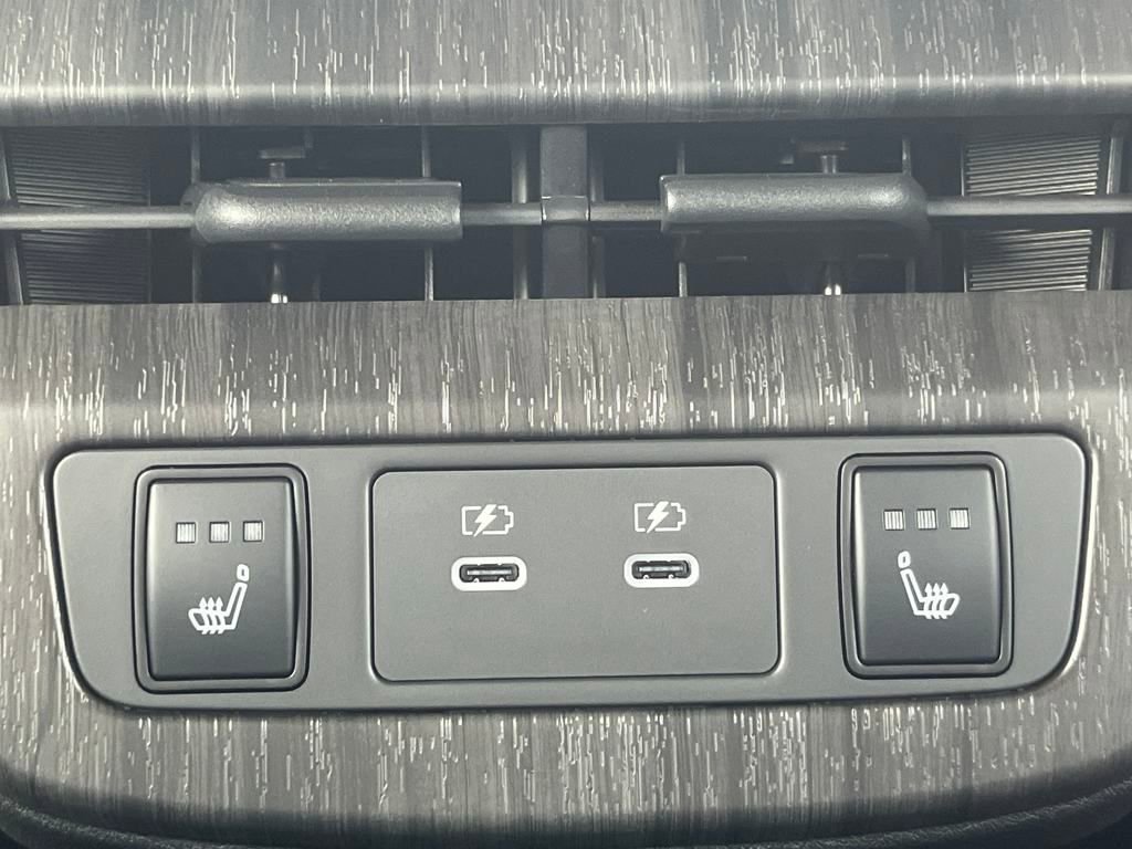 New 2025 Nissan Ariya AWD image 38