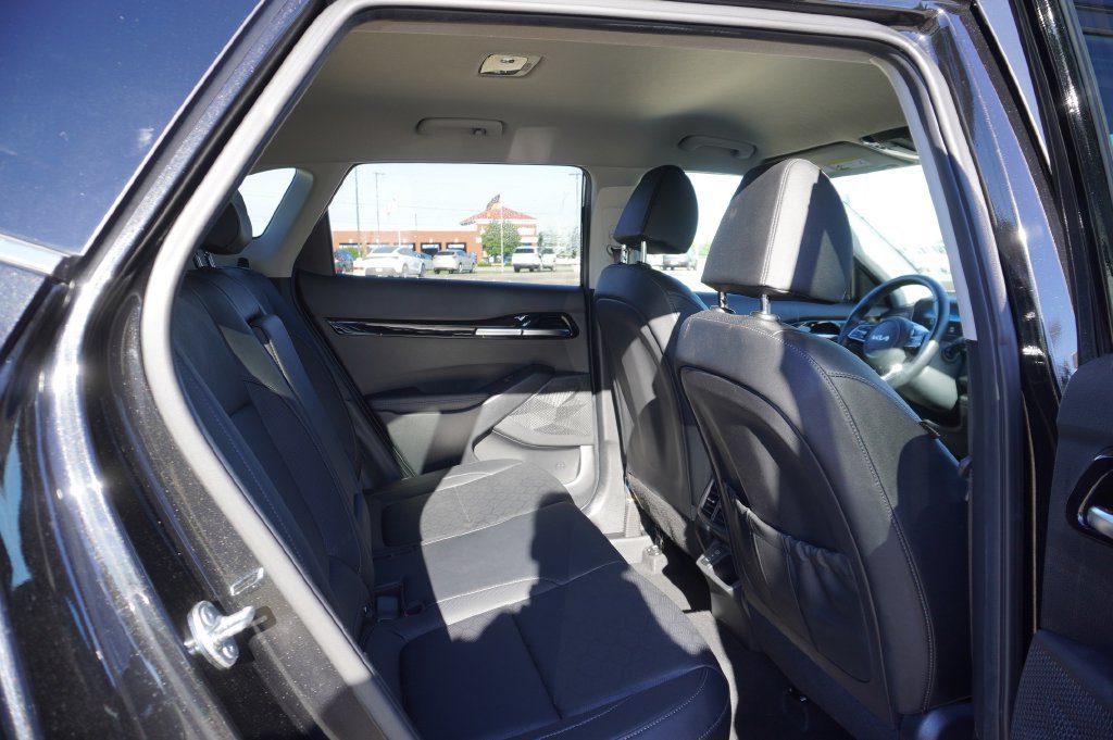 Used 2025 Kia Seltos EX AWD/4WD image 7