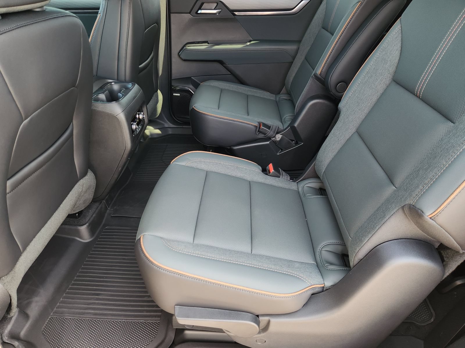 New 2026 GMC Acadia AT4 w/ Luxury Package AWD/4WD image 33