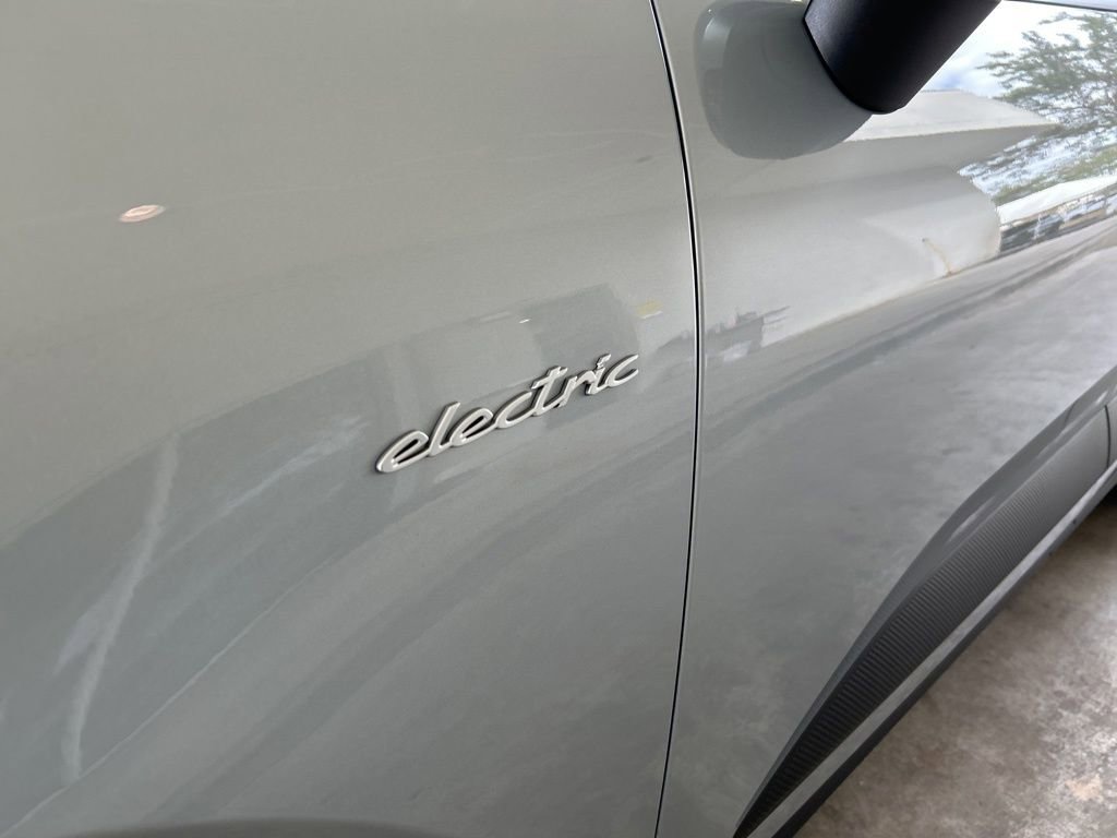 Used 2025 Porsche Macan Electric image 15