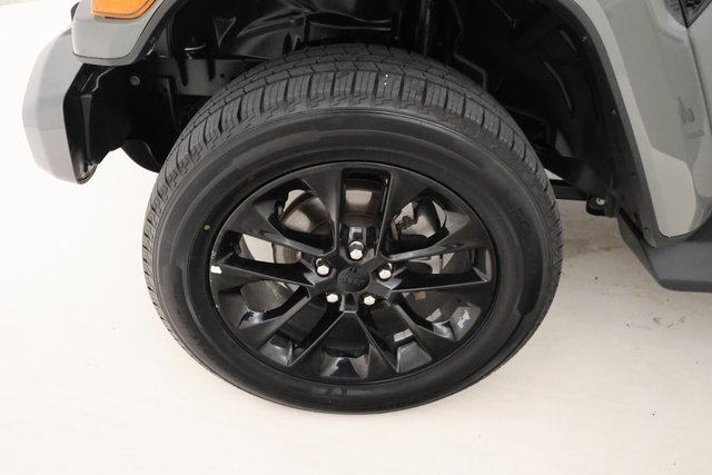 Used 2023 Jeep Gladiator Overland image 7