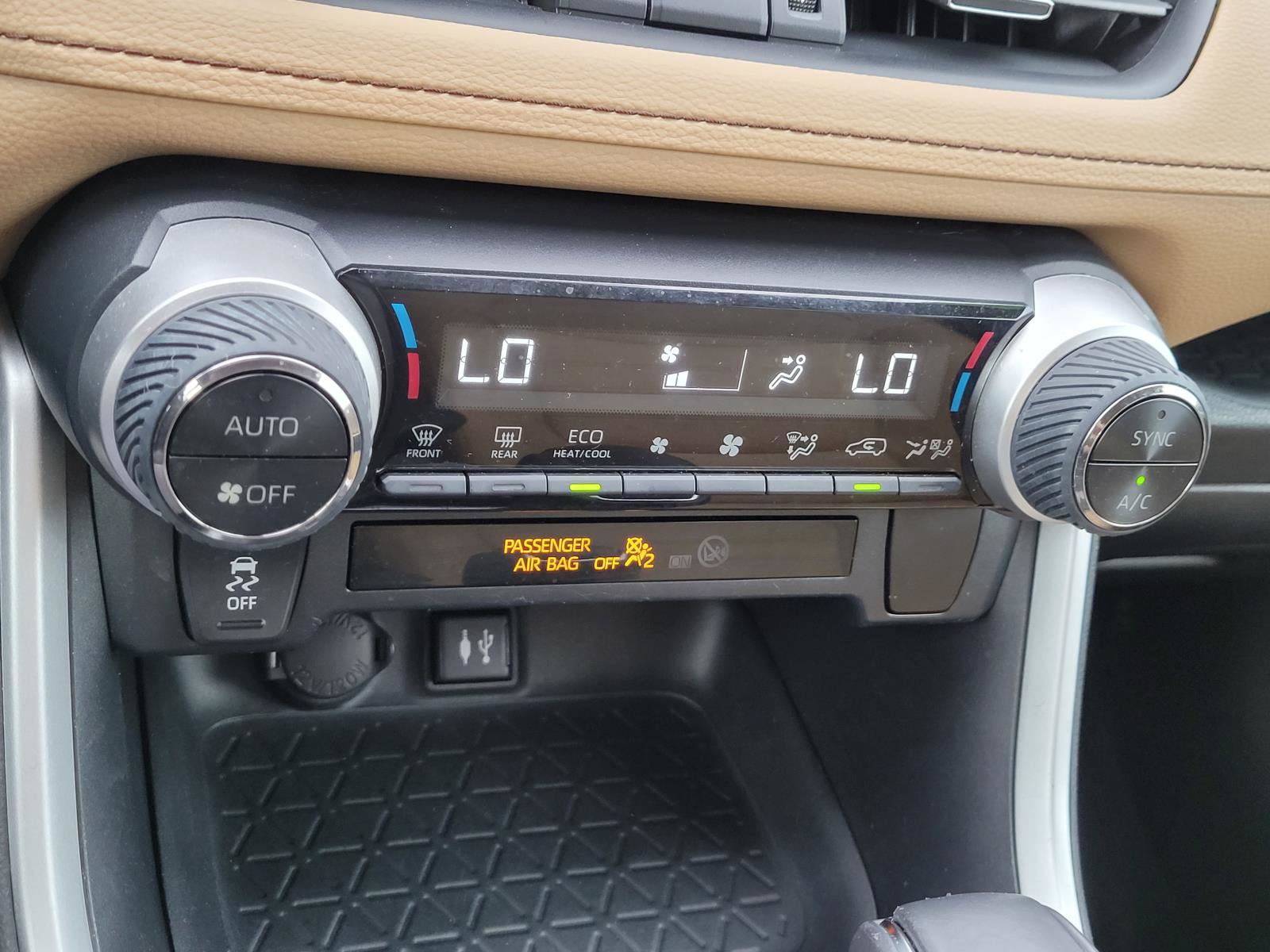 Used 2019 Toyota RAV4 XLE Premium image 29