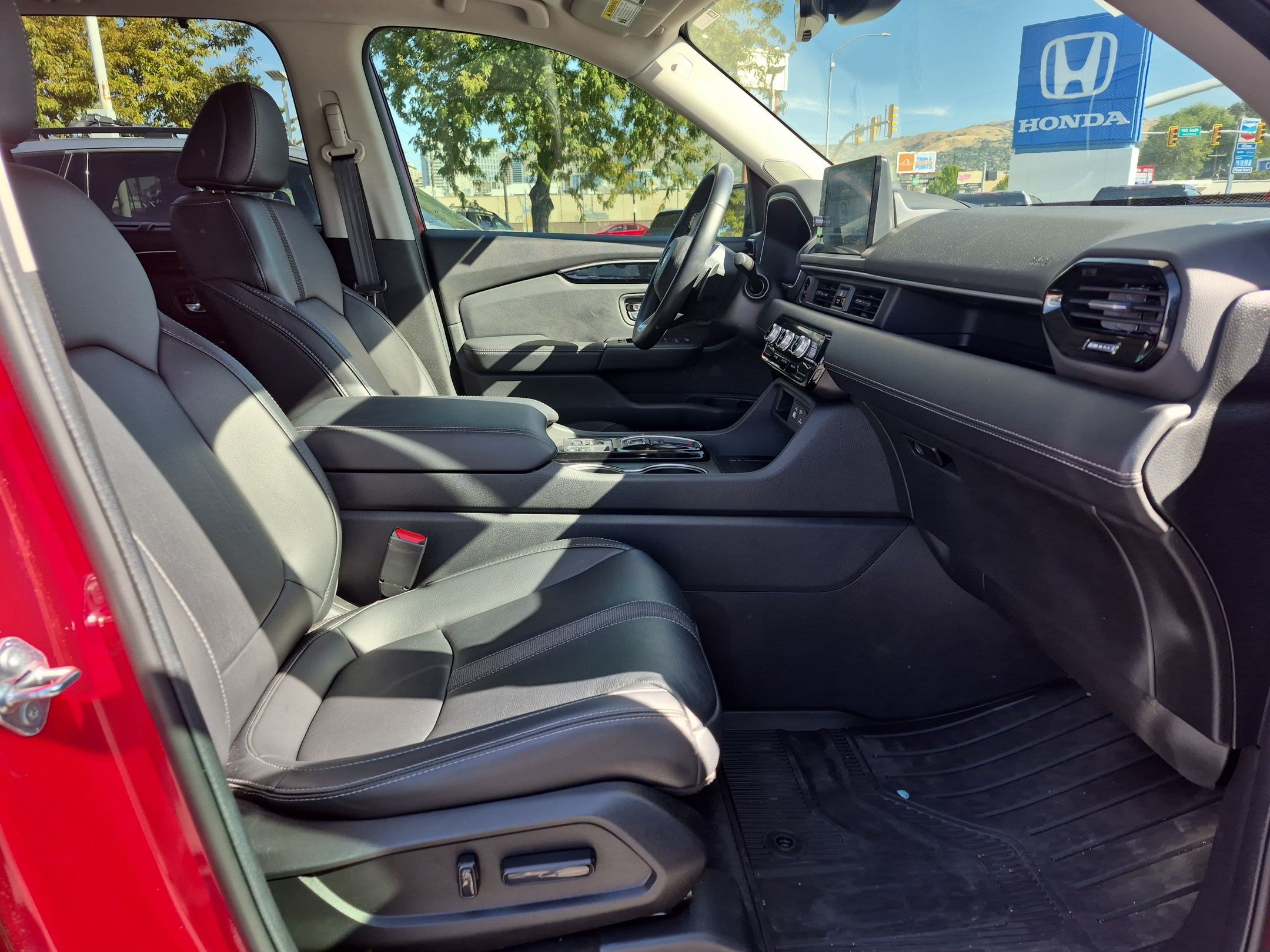 Used 2024 Honda Pilot Touring image 32