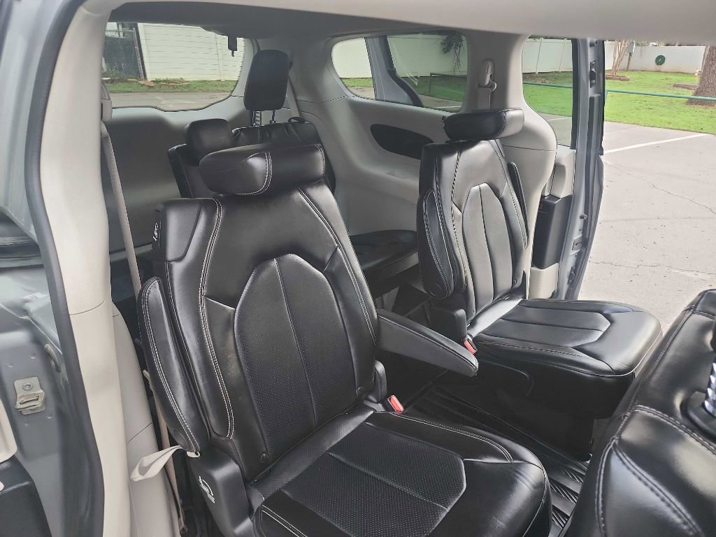 Used 2020 Chrysler Voyager Lxi image 31