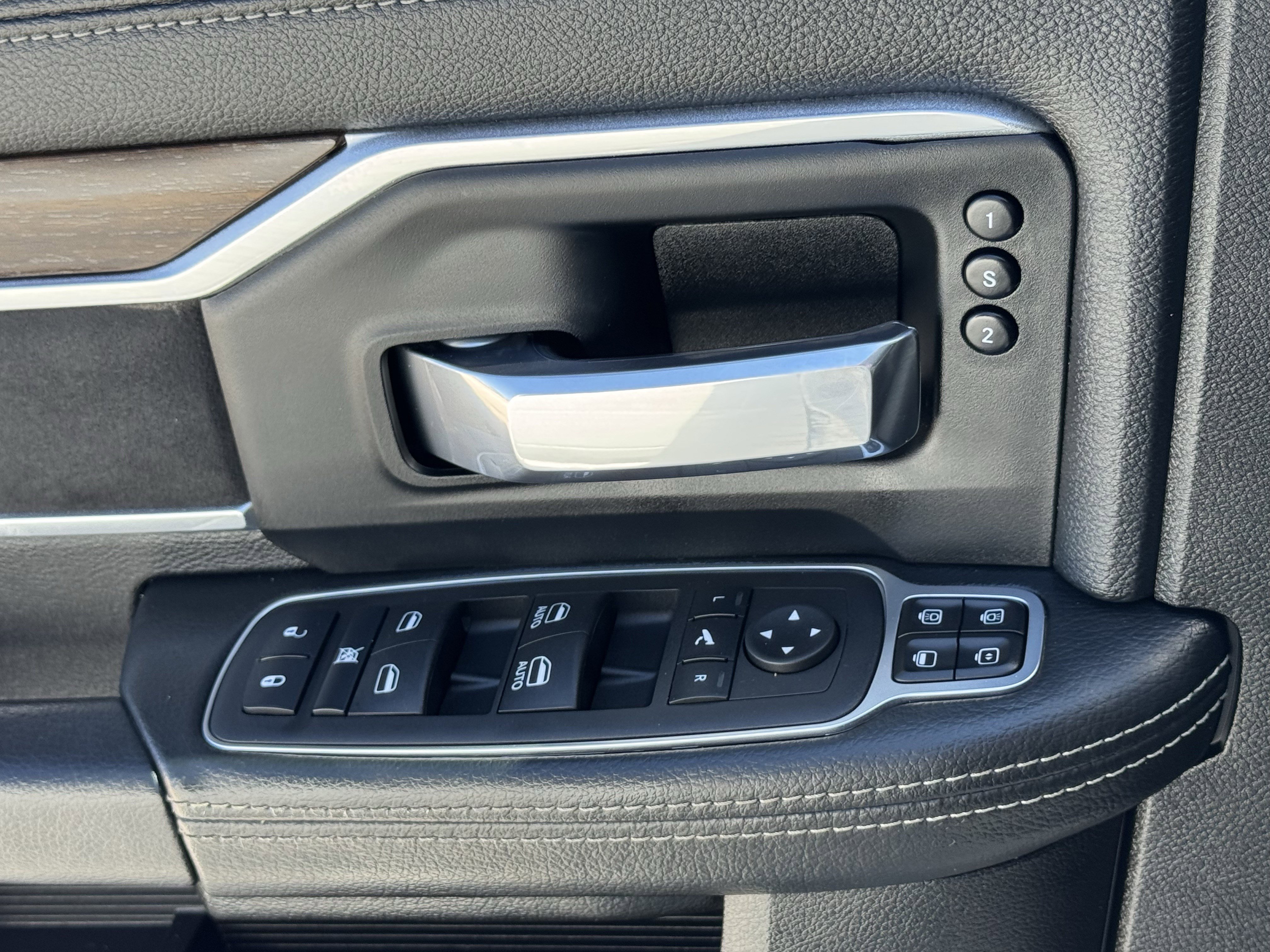 Used 2024 RAM 2500 Laramie image 28