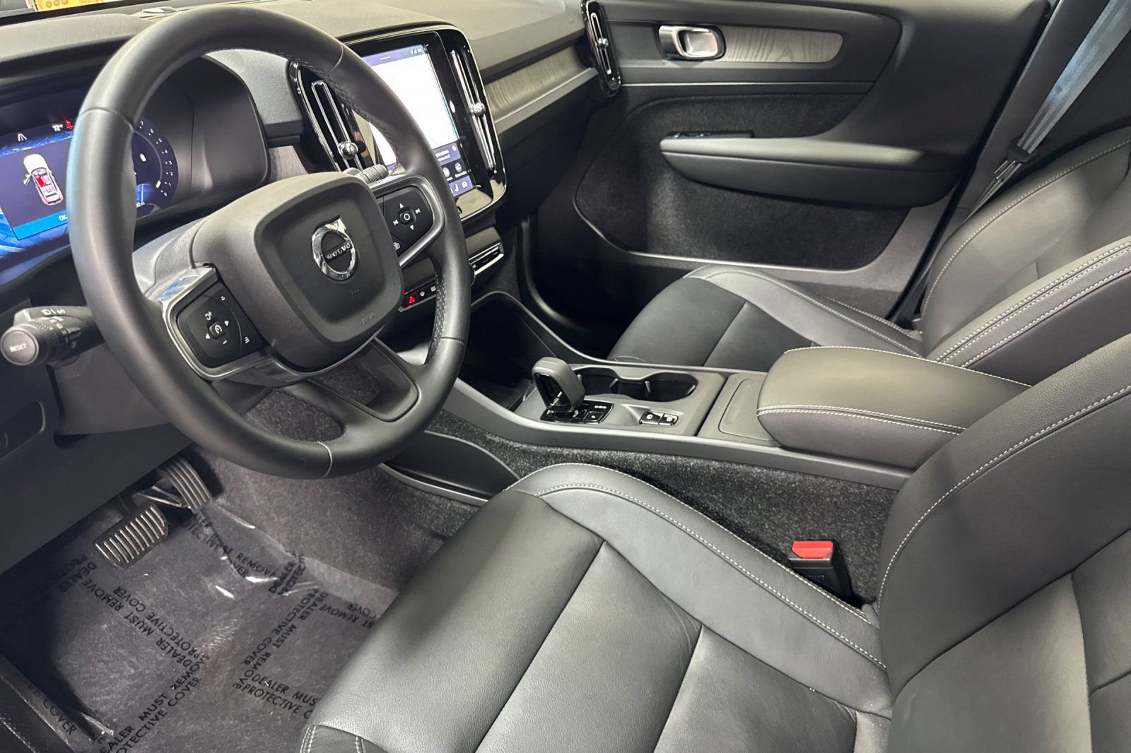 Used 2026 Volvo XC40 B5 Plus w/ Protection Package Premier AWD/4WD image 14