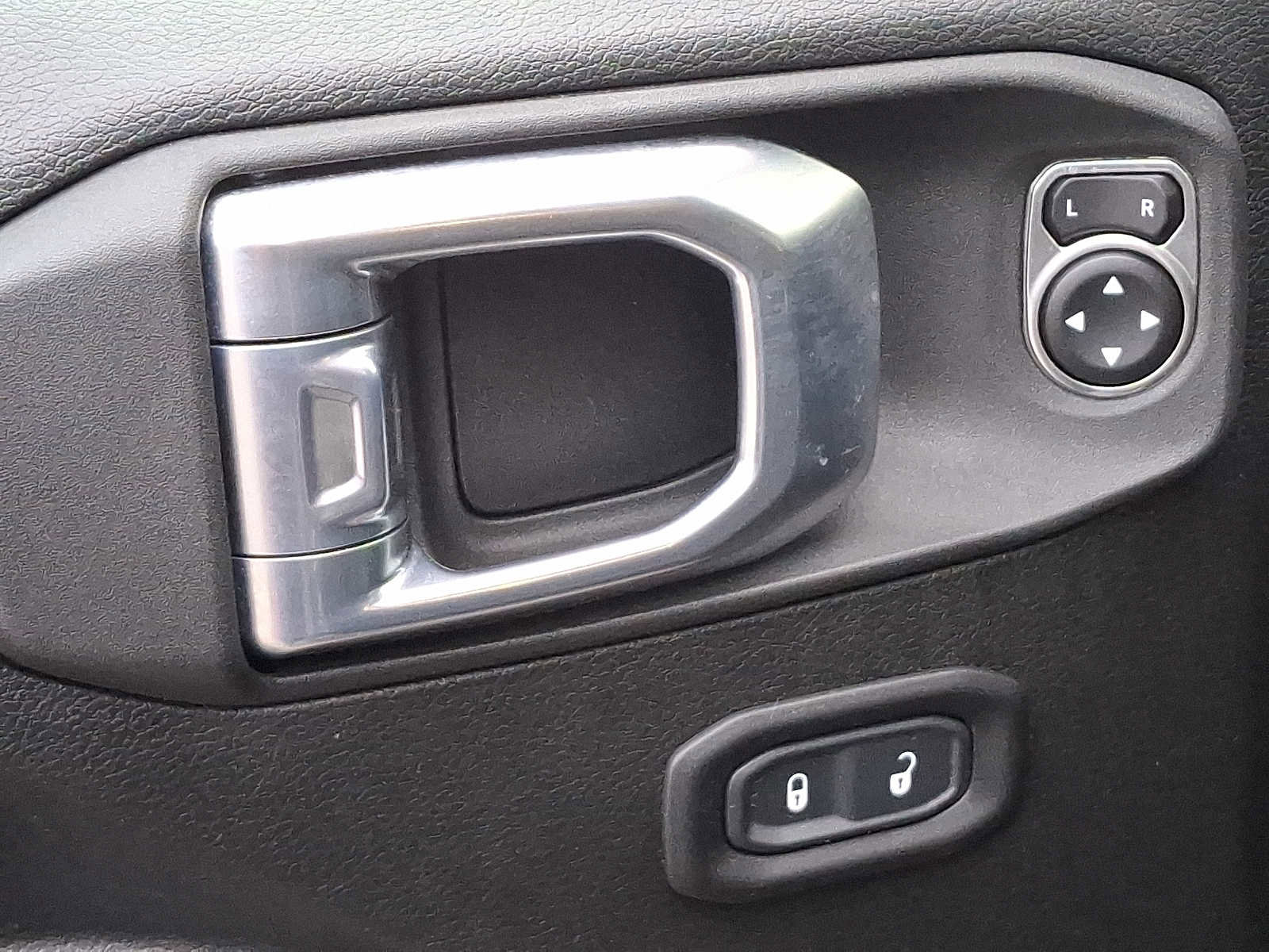 Used 2021 Jeep Gladiator Sport image 13