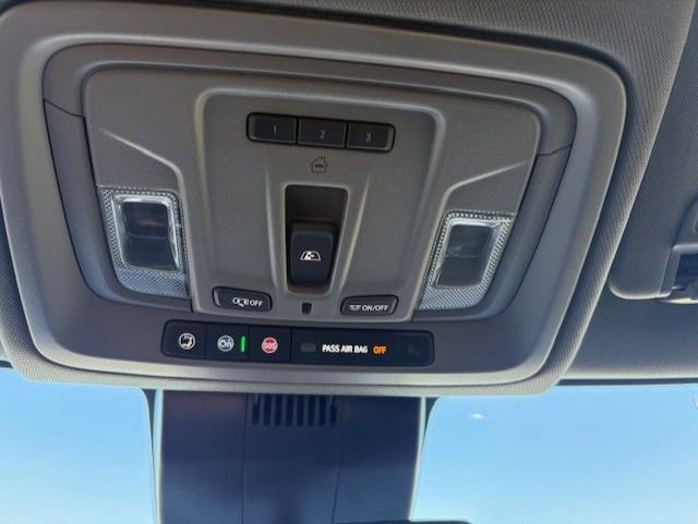 Used 2025 Chevrolet Silverado 1500 LT Trail Boss w/ Convenience Package II AWD/4WD image 15