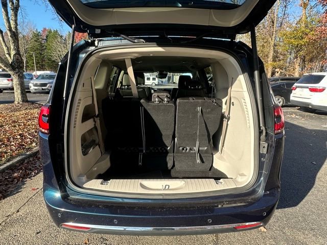 Used 2024 Chrysler Pacifica Touring-L image 13
