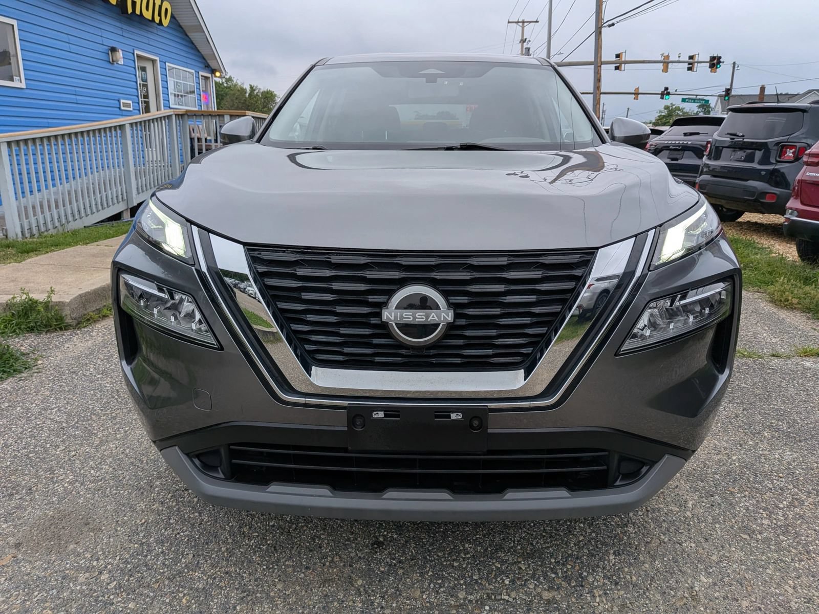 Used 2023 Nissan Rogue SV AWD/4WD image 9