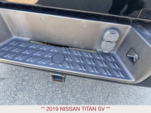 Used 2019 Nissan Titan SV w/ SV Convenience Package image 12
