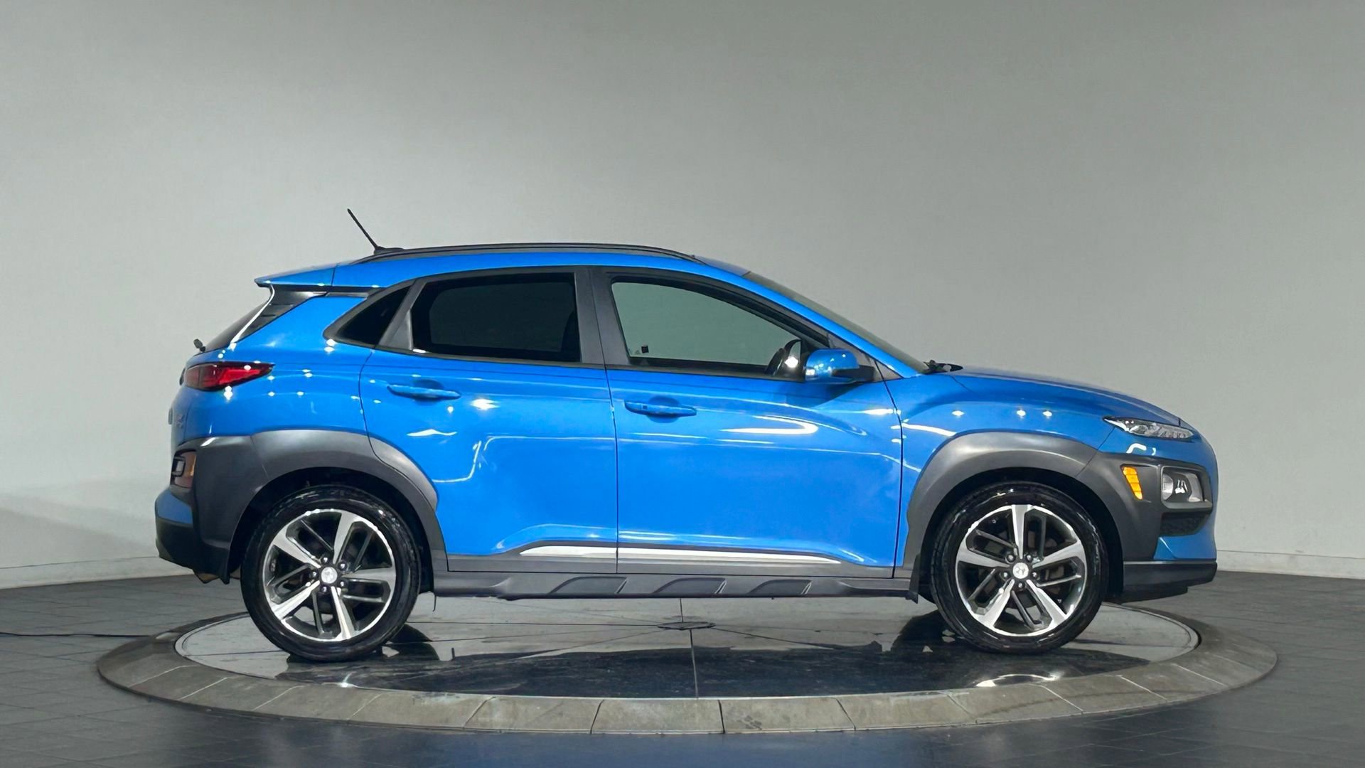 Used 2018 Hyundai Kona Limited image 11