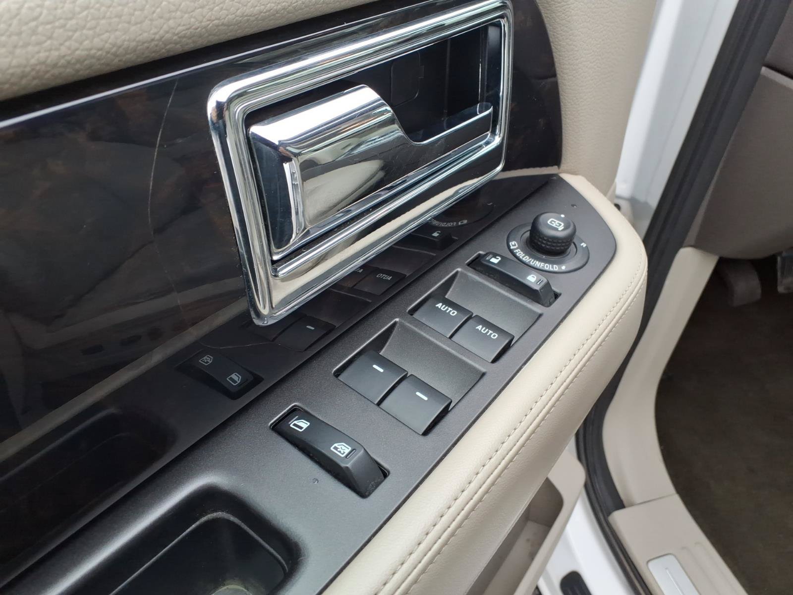 Used 2017 Lincoln Navigator L Select AWD/4WD image 11