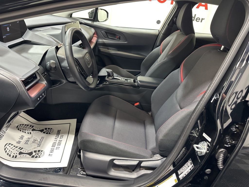 Used 2025 Toyota Prius Plug-In Hybrid image 24