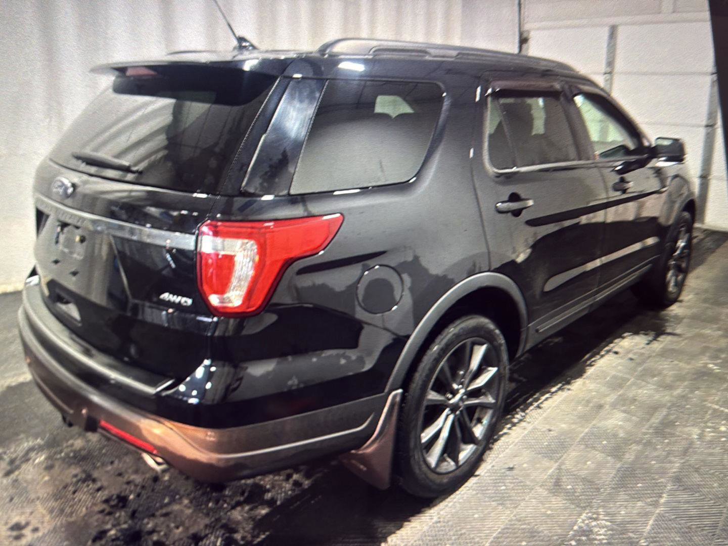 Used 2019 Ford Explorer XLT w/ XLT Sport Appearance Package AWD/4WD image 4