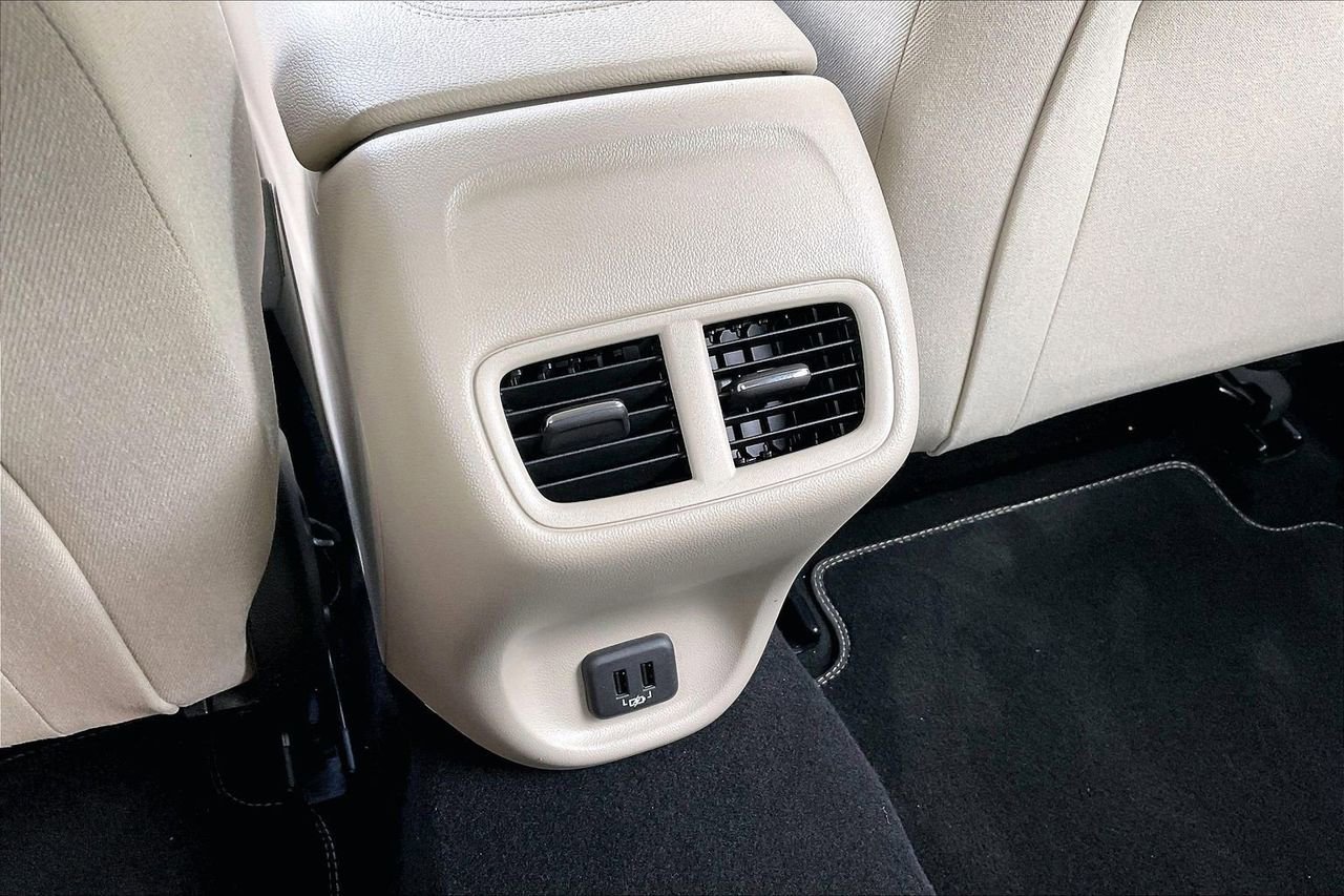 Used 2019 Buick Regal Preferred w/ Sights and Sounds Package image 17