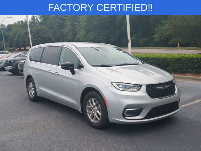 Certified 2024 Chrysler Pacifica Touring-L FWD image 7